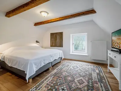 Schlafzimmer im 1. OG mit Doppelbett (180 x 200 cm)