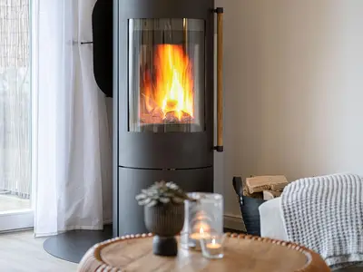 Gemütlicher Ofen mit Blick auf die Flensburger Förde