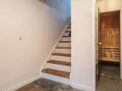 Flur unten mit privater Sauna