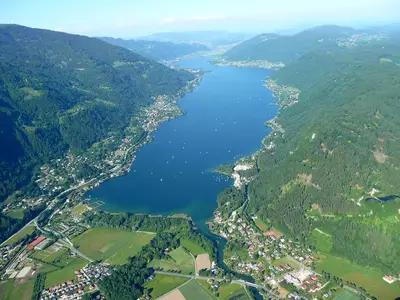 LOWRES_00000010640_Ossiacher-See-Sicht-Paraglider-