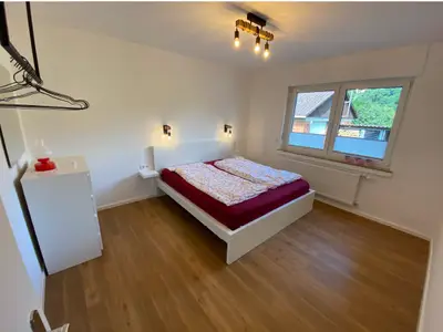 Schlafzimmer 1  / mit Fenster