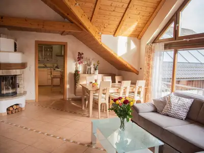 Wohnzimmer mit Panoramafenster