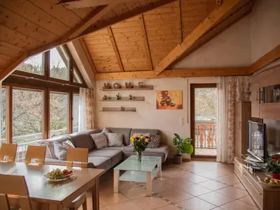 Wohnzimmer mit Panoramafenster