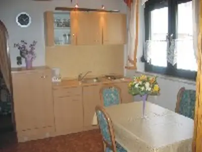 Küchenzeile mit Essplatz