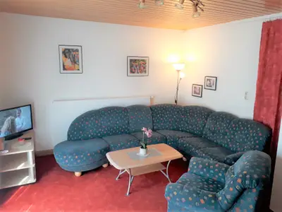 gemütliche Polstersitzgruppe im Wohnzimmer