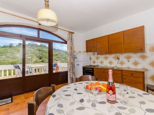 23943504-Ferienwohnung-4-Stomorska-300x225-5