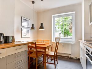 23975860-Ferienwohnung-8-Stralsund-300x225-5