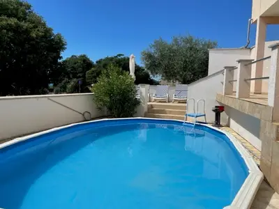 PoolOfHouse