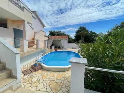 PoolOfHouse