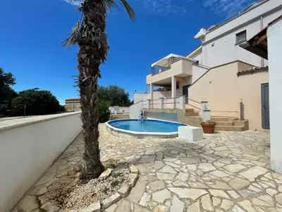 PoolOfHouse