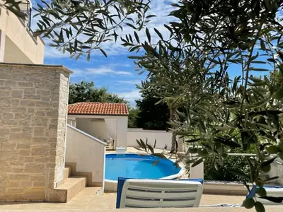 PoolOfHouse