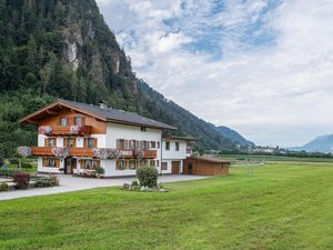 24017451-Ferienwohnung-3-Strass im Zillertal-300x225-0