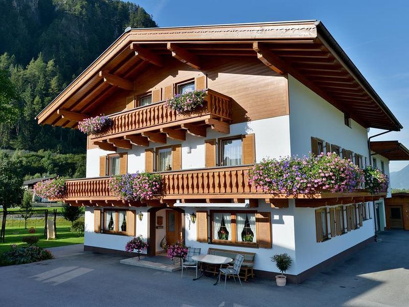 24017452-Ferienwohnung-4-Strass im Zillertal-800x600-1