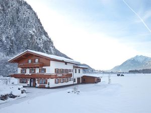 24017451-Ferienwohnung-3-Strass im Zillertal-300x225-3