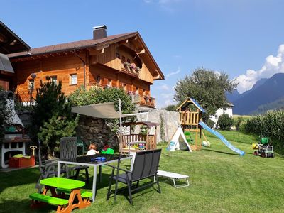 Spielplatz und Garten