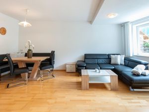 19337037-Ferienwohnung-4-Strengen-300x225-2