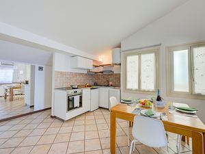 23707284-Ferienwohnung-4-Stresa-300x225-1