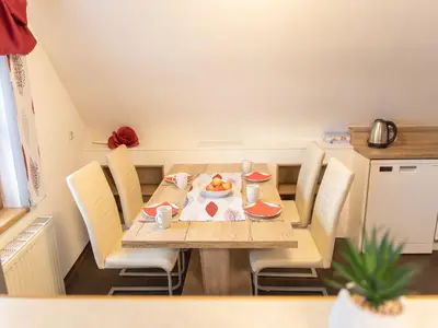 Esstisch Ferienwohnung Wiesenbunt (Foto by www.fotospass.at)