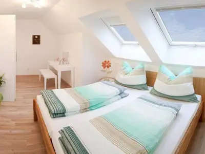 Schlafzimmer in der Ferienwohnung Sternenblau (Foto by www.fotospass.at)