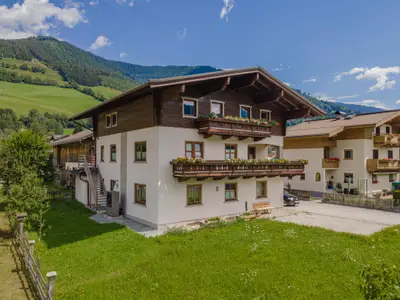 Außenseite Ferienhaus [Sommer]