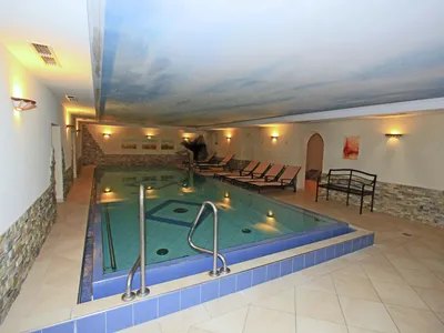 PoolOfHouse