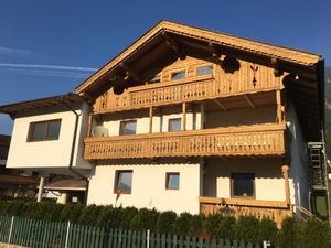 24034915-Ferienwohnung-4-Stumm im Zillertal-300x225-1