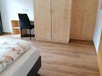 Schlafzimmer 1