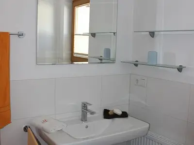Ferienwohnung-Hollaus-Elisabeth-Stumm-Waschtisch
