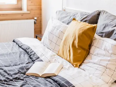 Hauptschlafzimmer mit Doppelbett