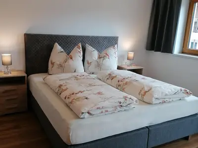 Schlafzimmer 1