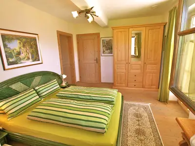 Schlafzimmer 1