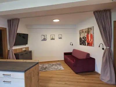 Hochwertiges Schlafsofa mit Vorhang abtrennbar