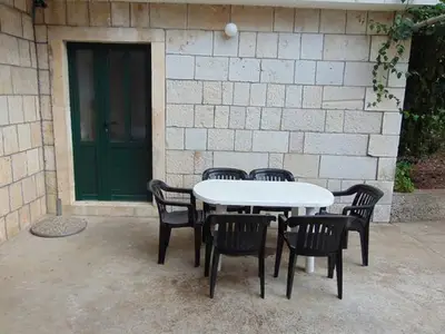 Ferienwohnung für 3 Personen in Sućuraj 2/10