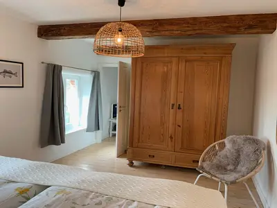 Schrank Messingbettappartement