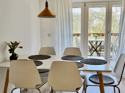 Gartenappartement mit Balkon