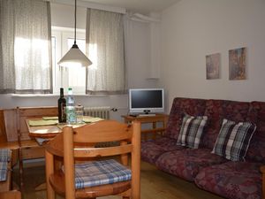 23887586-Ferienwohnung-2-Süddorf-300x225-2