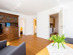 23969888-Ferienwohnung-5-Süddorf-300x225-0