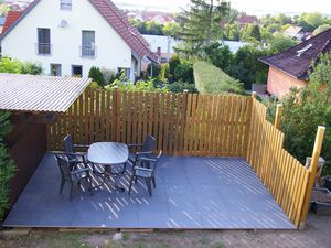 Gästeterrasse mit Sonnen- und Sichtschutz