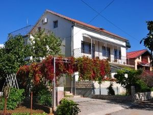 Ferienwohnung mit Schlafzimmer (50 m²) in Sukošan