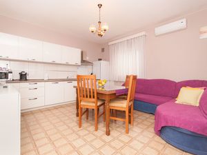 23941832-Ferienwohnung-7-Sukošan-300x225-4