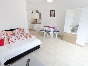 23754899-Ferienwohnung-2-Sukošan-300x225-1