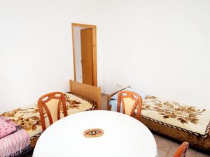 18322675-Ferienwohnung-4-Sukošan-300x225-2