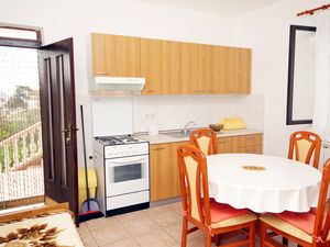 18322675-Ferienwohnung-4-Sukošan-300x225-3