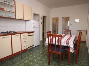 18323248-Ferienwohnung-10-Sukošan-300x225-3