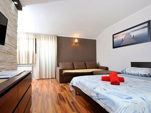 18693259-Ferienwohnung-4-Sukošan-300x225-4