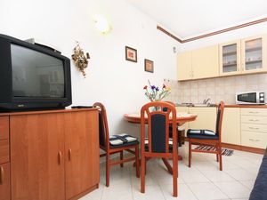 18689050-Ferienwohnung-4-Sukošan-300x225-2