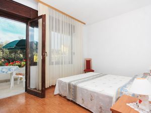 18689050-Ferienwohnung-4-Sukošan-300x225-5