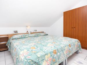 18693773-Ferienwohnung-4-Sukošan-300x225-2