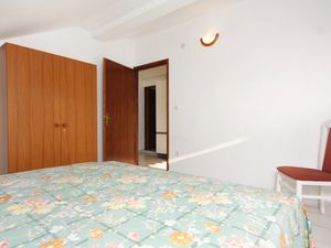 18693773-Ferienwohnung-4-Sukošan-300x225-3