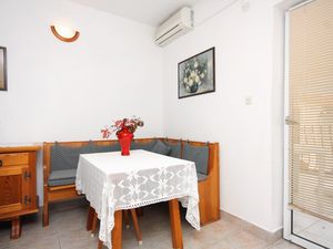 18689052-Ferienwohnung-3-Sukošan-300x225-1